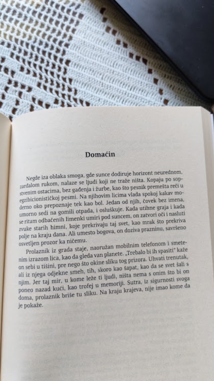 Stranica sa pričom Domaćin iz knjige Sveti Bordel i druge priče
